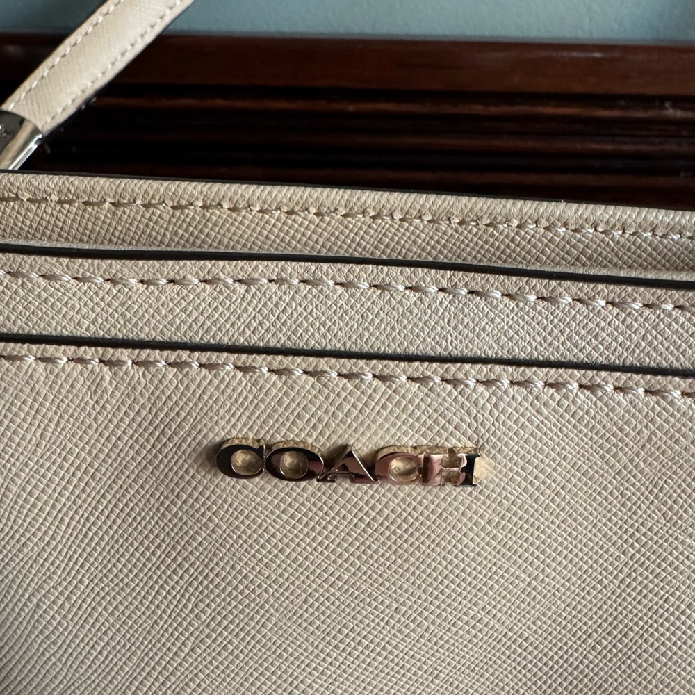 Coach Light Tan Leather Shoulder Bag - Picture 4 of 16